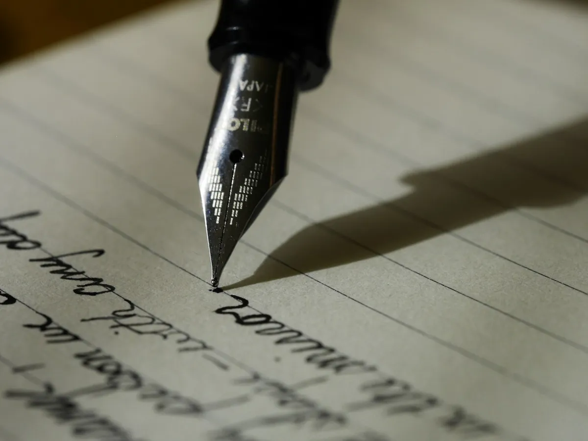 Grammarly Pro Buying Guide: Free vs Paid, Privacy, AI Limits, and Billing
