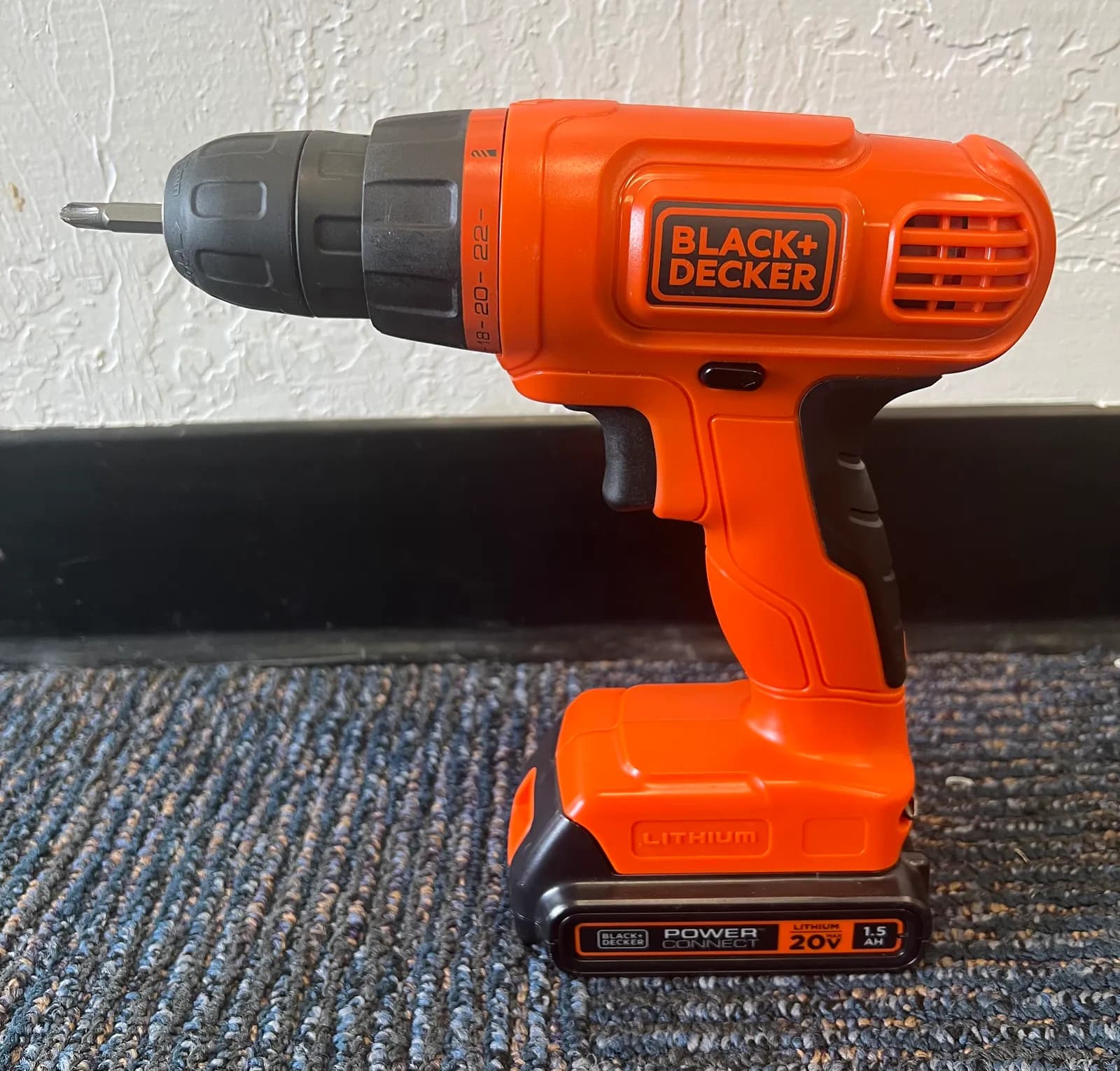 Black+Decker 20V MAX Drill Review: 400 Screws and One Brick Wall