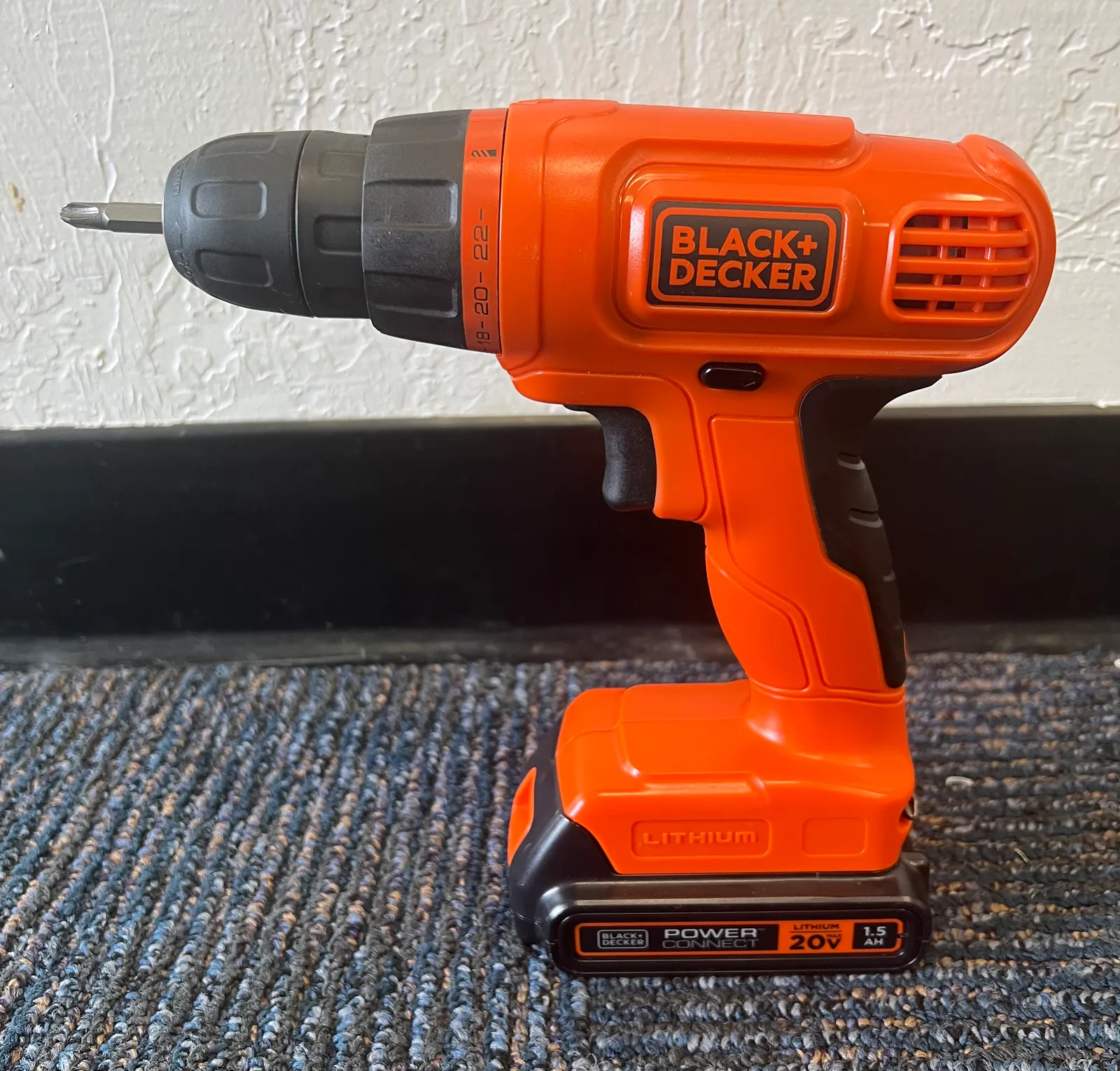 Black+Decker 20V MAX Drill Review: 400 Screws and One Brick Wall