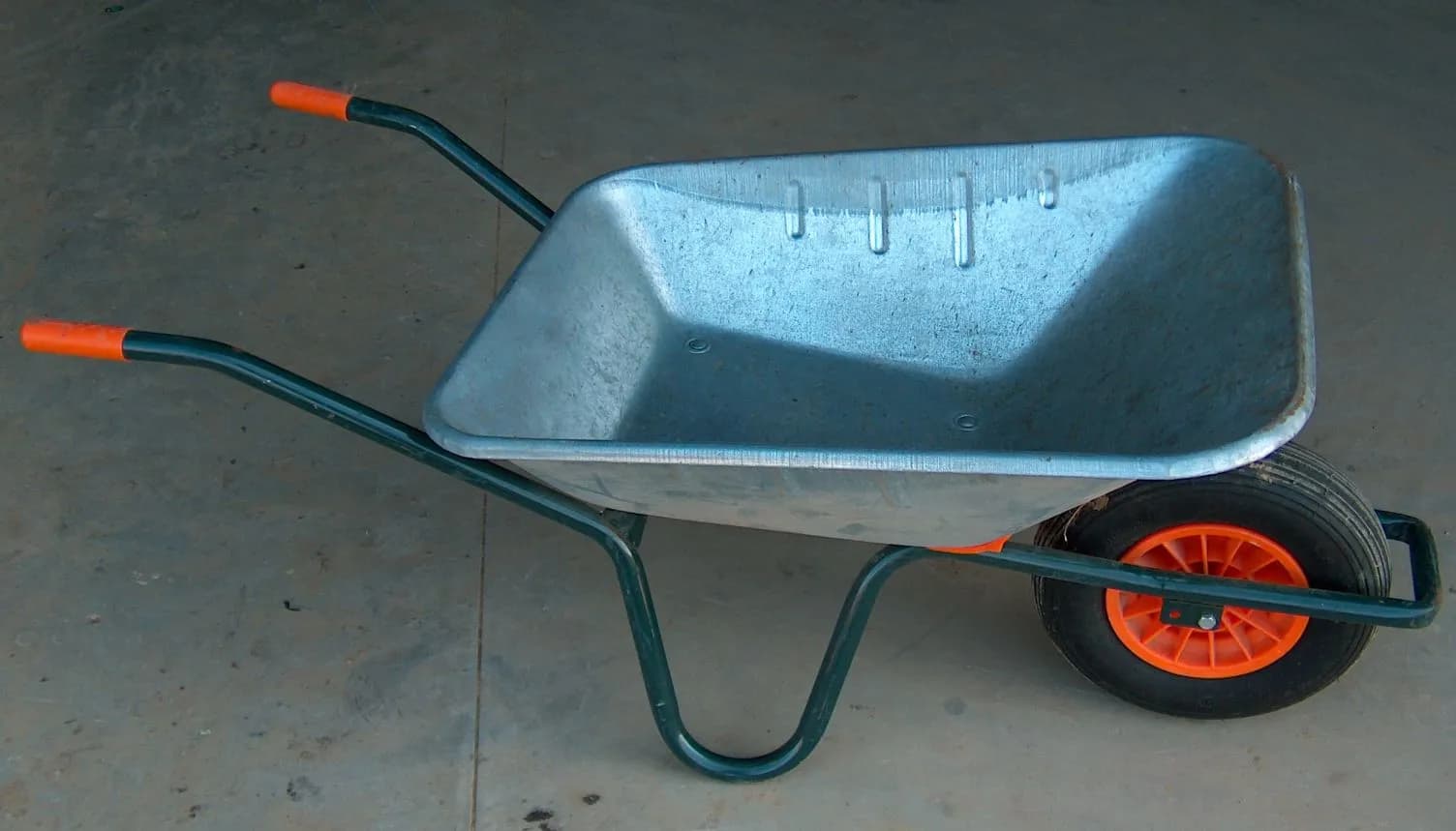 Wheelbarrow Review: 4 Tonnes, and the Number Nobody Prints